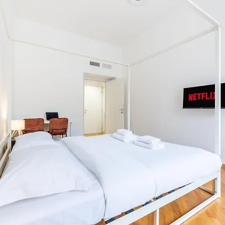 Appartement Duomo 15 Min Walk - Historic Center, 4 Bedrooms And 2 Terrace