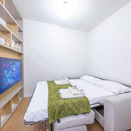 Appartement Centre Luxury, 2bdr, Sleeps 5 Milan