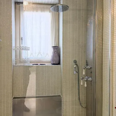 Διαμέρισμα Cozy With Balcony Metro Minutes Away *