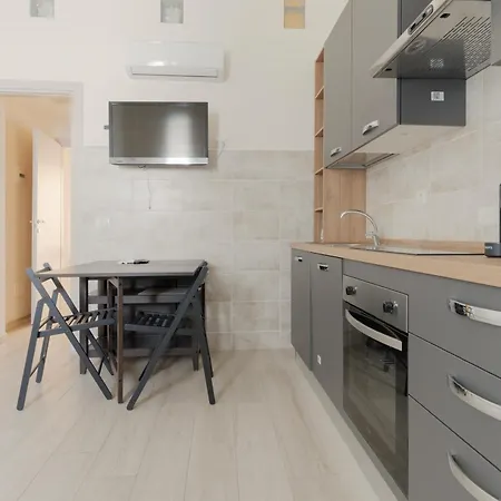 Guesthost - Cozy Loft With Mezzanine