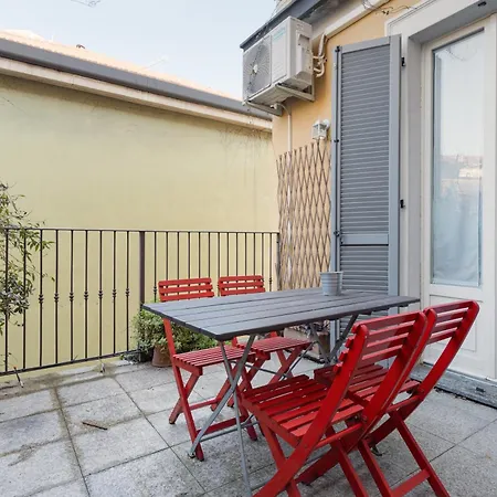 Apartman Guesthost - Comfy Terrazza Farini In Derganino Milánó