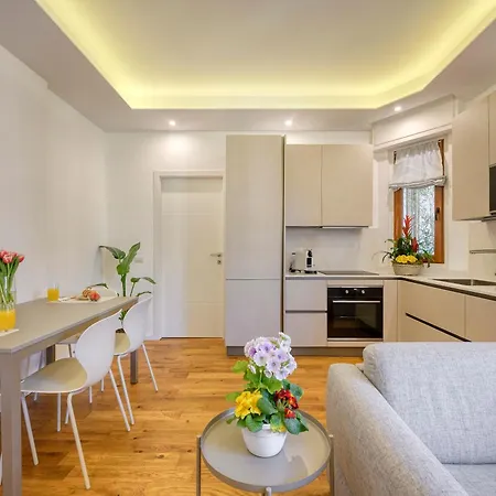 Station - Modern With Balcony Apartment