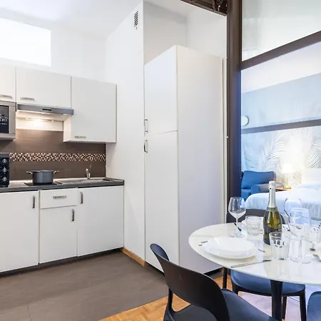 Duomo 5 Min Walk - 2 Bedrooms With Netflix, Wifi * Милан