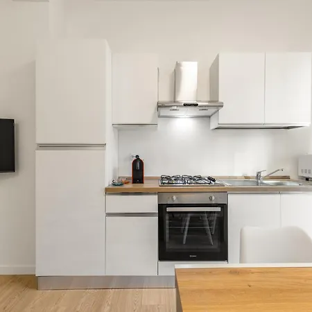 Modern Apt, 25 Min Duomo, Metro 5 Min & Wifi 公寓 米兰