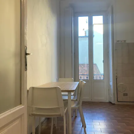 Temporary Isola Apartment Mailand