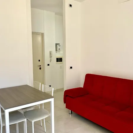 Two-room In Near The Subway 아파트 밀라노