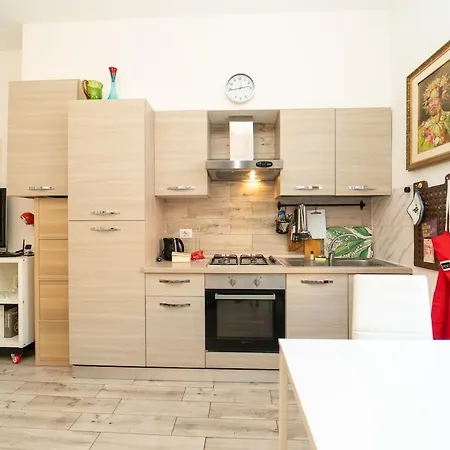 Large Modern With Wifi And Ac דירה *