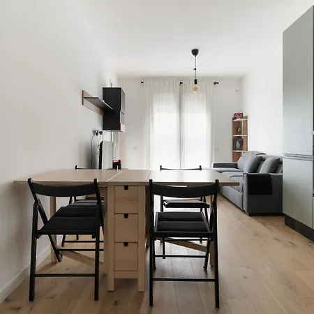Guesthost - Cascina Merlata Lovely Nest Apartman Milánó