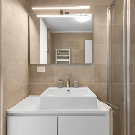 Bilocale Con Terrazzo Vicino M1 - San Siro * Milánó