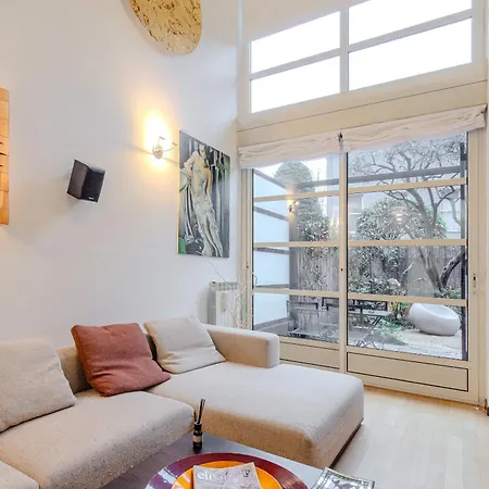 Daire Isola Oasis - Loft With Garden & Free Private Garage *
