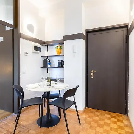 Torre Velasca - Duomo 5 Min Walk - 2 Bedrooms With 2 Bathrooms