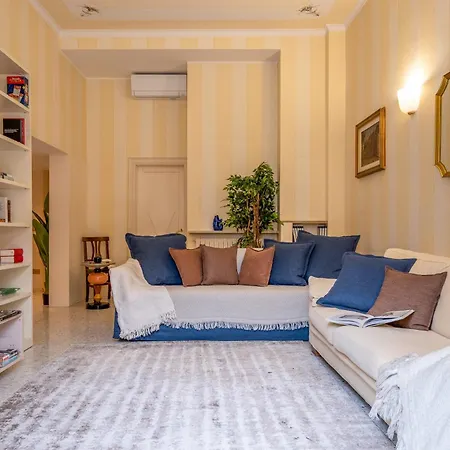 Three-room Flat With Balcony In Porta Romana * Milão