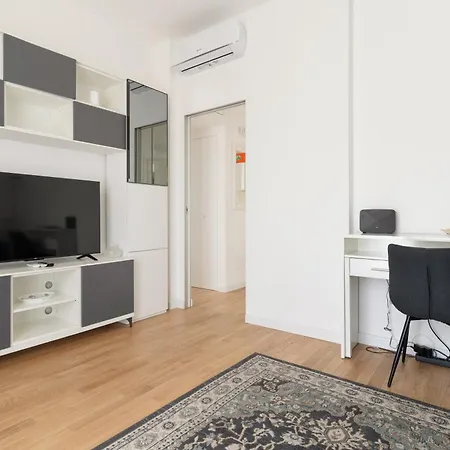 Guesthost - Cosy Calvairate & Porta Romana Milan