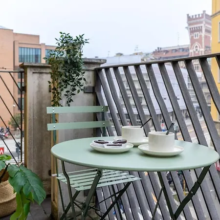 Duomo 15 Min Walk - Historic Center, 4 Bedrooms&2 Terrace *