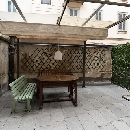 Guesthost - Cozy Terrace Pagano M1 * מילאנו