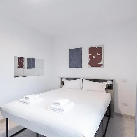 Lägenhet Moderno Bilocale In Via Tortona A 500m Dai Navigli *