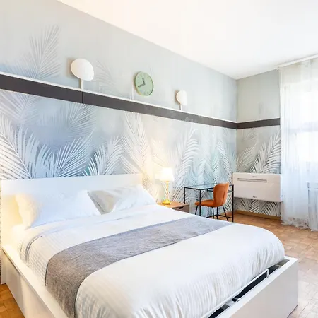 Duomo 5 Min Walk - 2 Bedrooms With Netflix, Wifi * Милан