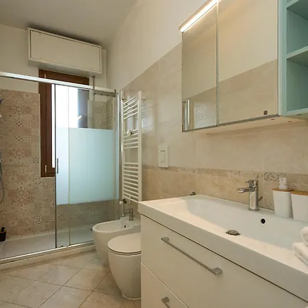 3 Flat, 15 Minutes From Navigli-humanitas Apartamento *