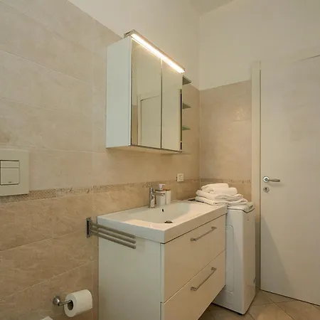 3 Flat, 15 Minutes From Navigli-humanitas Apartment