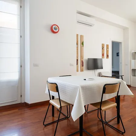 شقة Guesthost - Comfy Terrazza Farini In Derganino ميلان