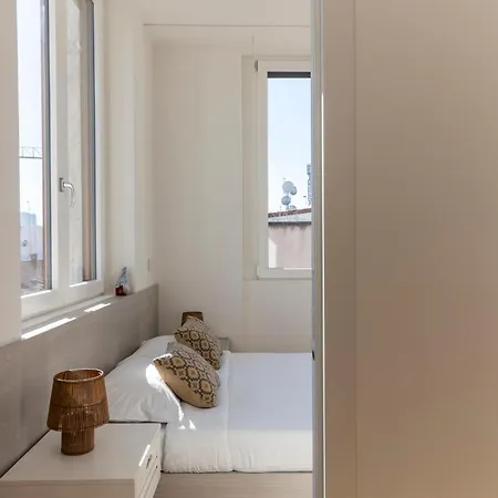 Bright Design Apartment - Isola District - Metro M3 Appartamento Milano