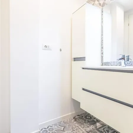 Apartment Bright And Elegant With Wifi