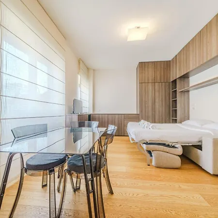 Appartement Andrea Flat - Near Metro & Wi-fi Milaan