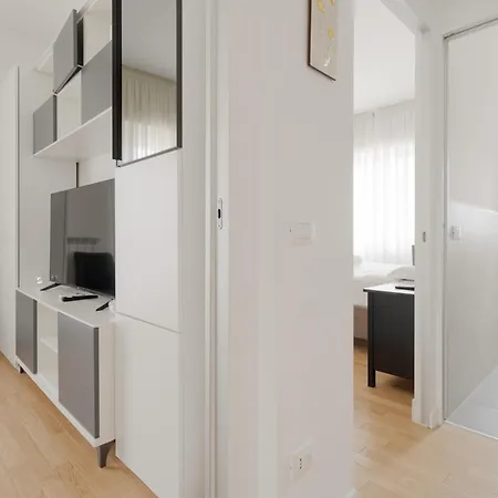 Apartment Guesthost - Cosy Calvairate & Porta Romana Milan