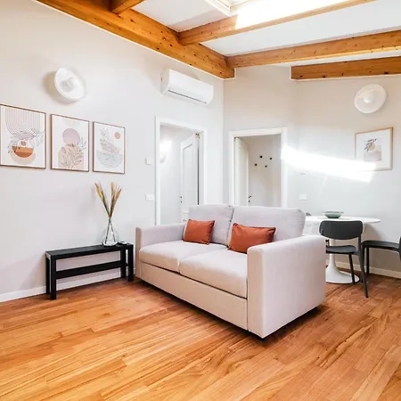 Pezzotti 12 Design In The Center شقة ميلان