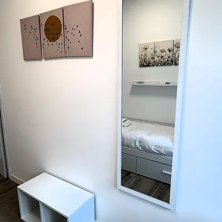 Διαμέρισμα Modern Apt, 25 Min Duomo, Metro 5 Min & Wifi