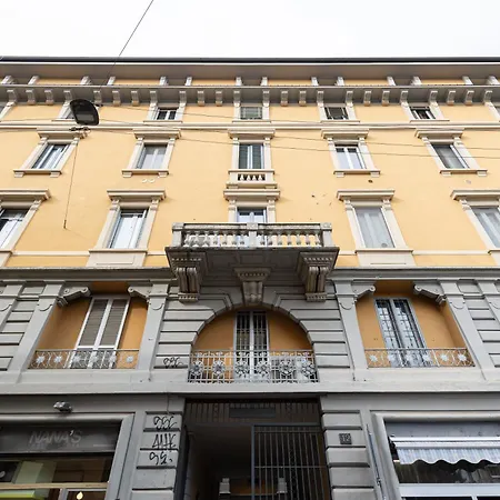 Moderno Bilocale In Via Tortona A 500m Dai Navigli Lägenhet