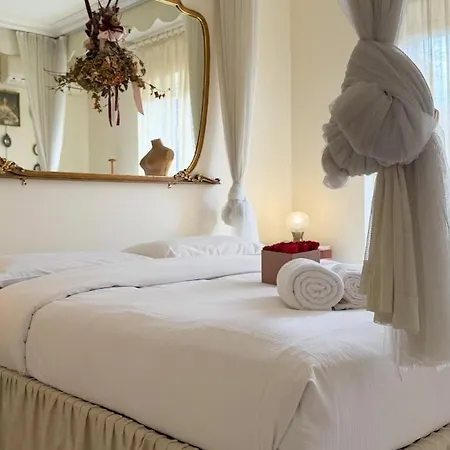 Διαμέρισμα Cozy With Balcony Metro Minutes Away