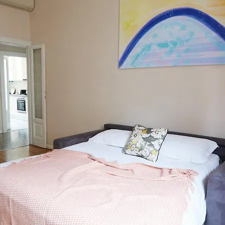 Spacious And Comfortable - Porta Romana Apartmán *