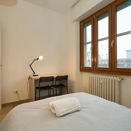 3 Flat, 15 Minutes From Navigli-humanitas * Milão