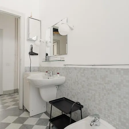 Guesthost - Cozy Terrace Pagano M1 * מילאנו
