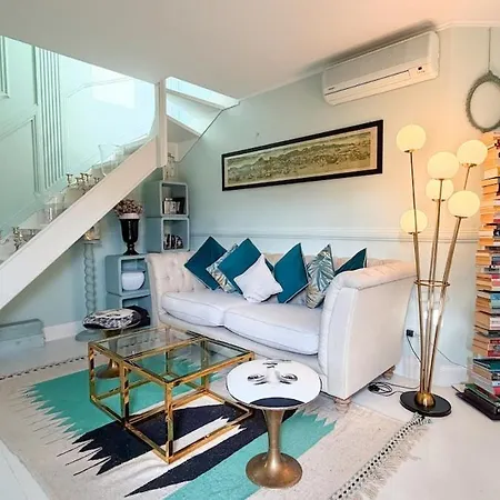 Cozy With Balcony Metro Minutes Away Μιλάνο