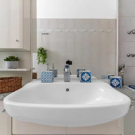 Casa Sibilla - Balcony Apartment, 7min Linate & Arena, Fast Wifi Mediolan
