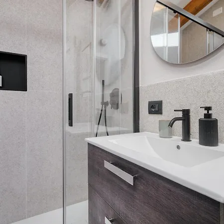 Pezzotti 12 Design In The Center شقة ميلان