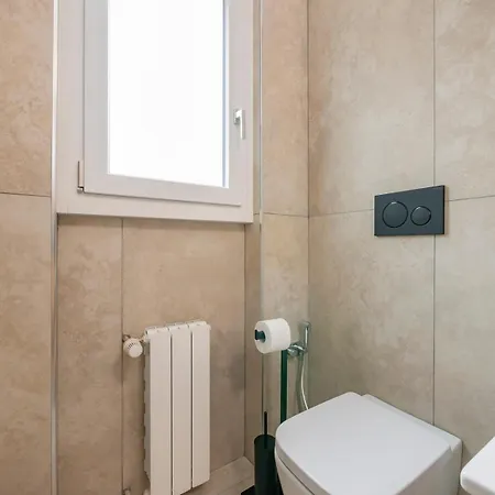 Luminoso E Moderno Vicino Metro Apartamento Milão