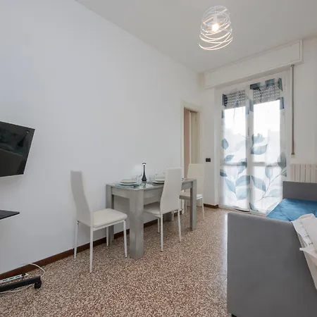 Homelovers Bright And White House Navigli District *