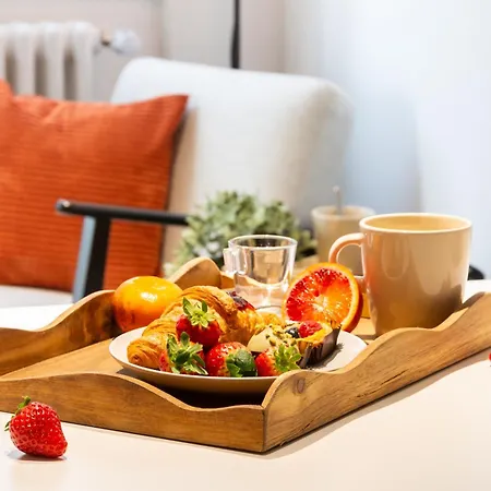 Apartment San Siro Red Flat - Vicino Stadio, Metro, Fiera Milanocity, Citylife *