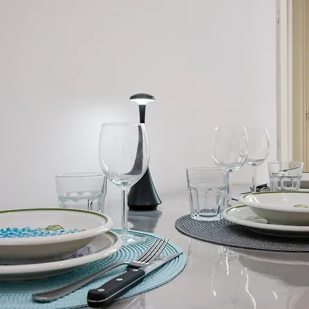 Lägenhet Homelovers Bright And White House Navigli District *