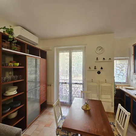 Three-room In Tortona District Appartement