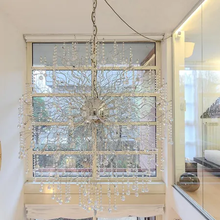 Isola Oasis - Loft With Garden & Free Private Garage *