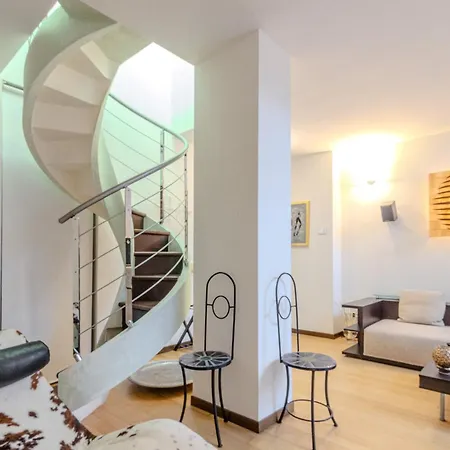 Isola Oasis - Loft With Garden & Free Private Garage