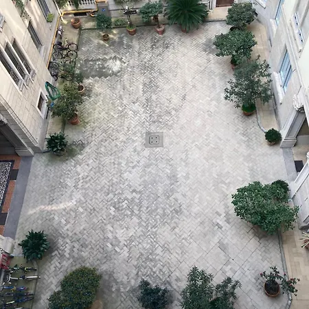 Designer In Center Apartament Mediolan
