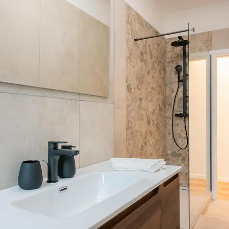 Luminoso E Moderno Vicino Metro Apartamento
