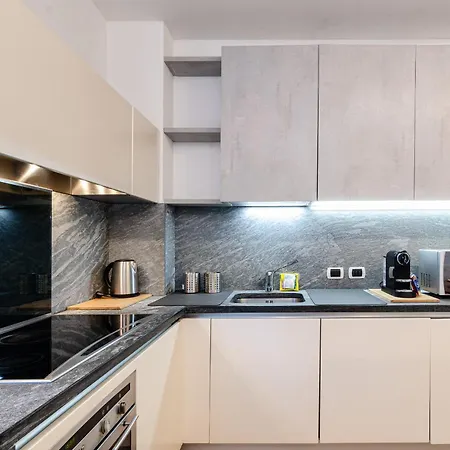 Διαμέρισμα Isola Oasis - Loft With Garden & Free Private Garage *