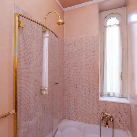 Apartamento Three-room Flat With Balcony In Porta Romana Milão