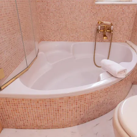 Apartamento Three-room Flat With Balcony In Porta Romana